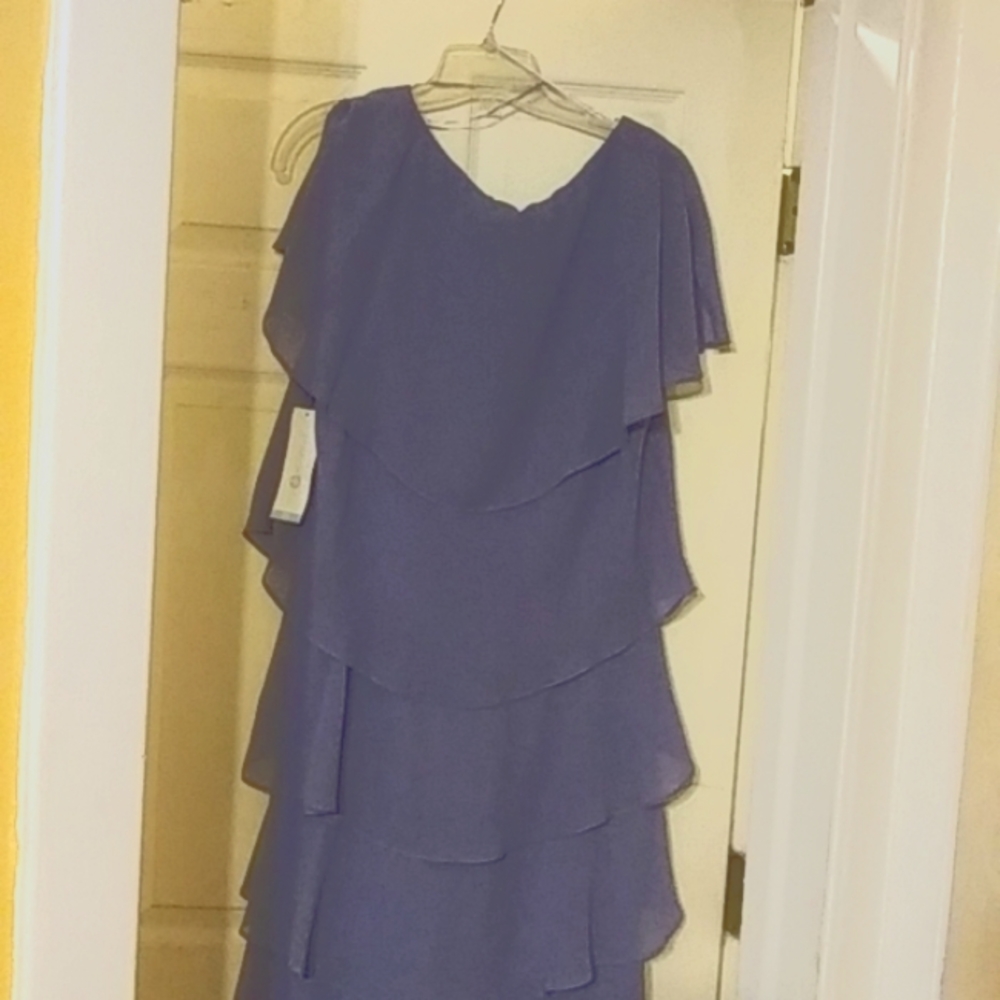 Dress - Picture 4 of 5